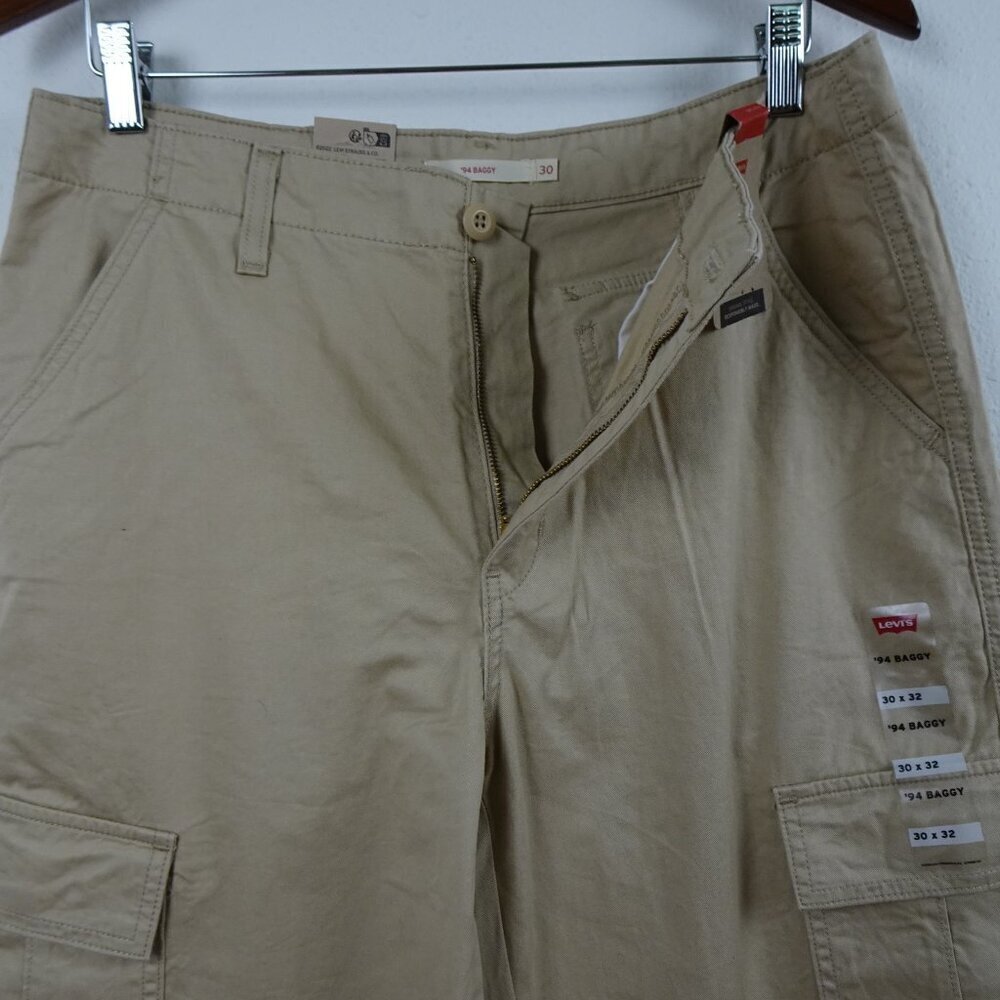 Levi's Baggy Cargo Pants Women's Size 30x32 Beige Loose Fit Adjustable Hem - Picture 4 of 10